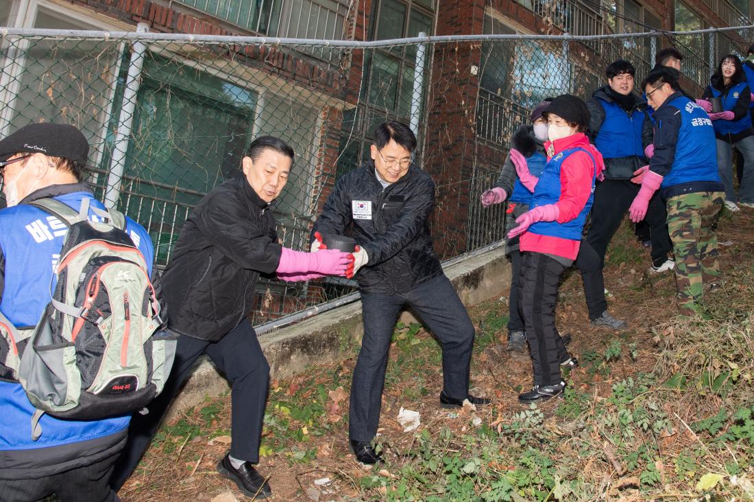 20251206_바르게살기운동금정구협의회, 연탄나눔사업_11.jpg