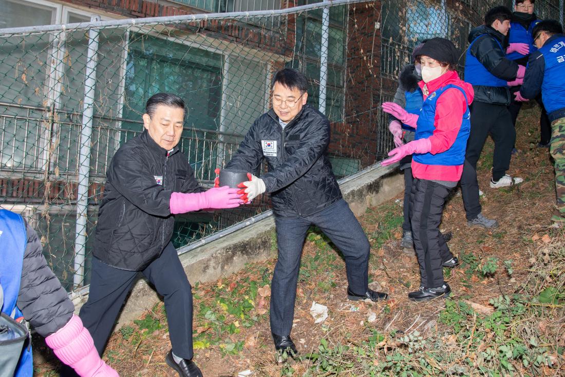 20251206_바르게살기운동금정구협의회, 연탄나눔사업_10.jpg