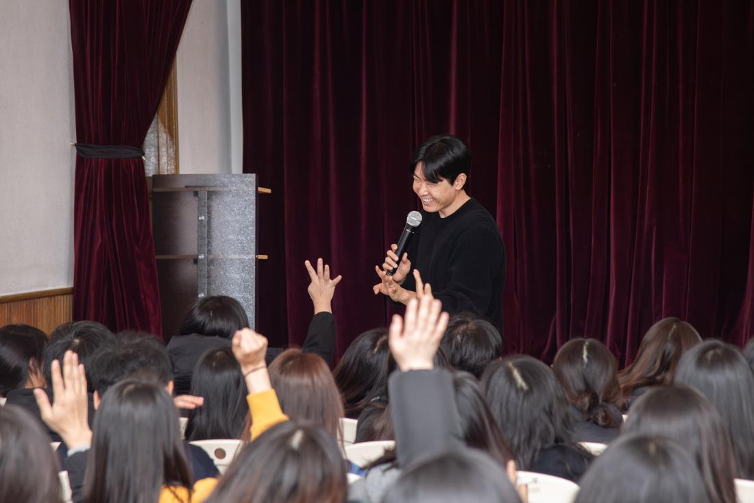 20251206_최민준 작가 초청 강연회_7.jpg