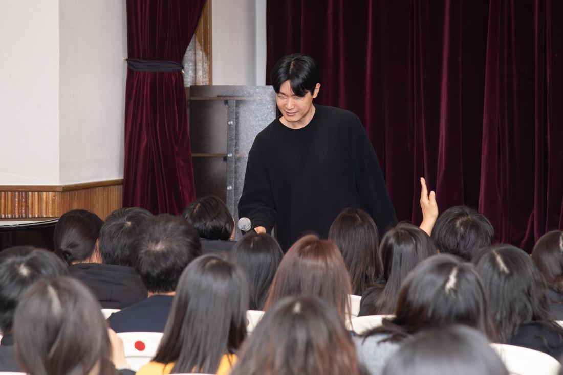 20251206_최민준 작가 초청 강연회_8.jpg