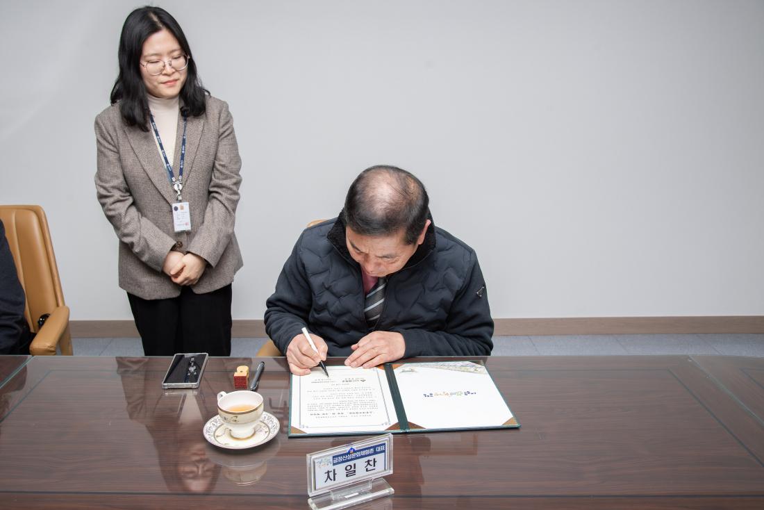 20251208_다함께돌봄센터(소정아이꿈마당) 운영 위.수탁 협약식_4.jpg