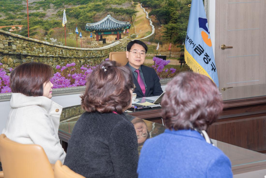 20251209_부곡동어머니폴리스회, 여성시설 생필품 기탁_3.jpg