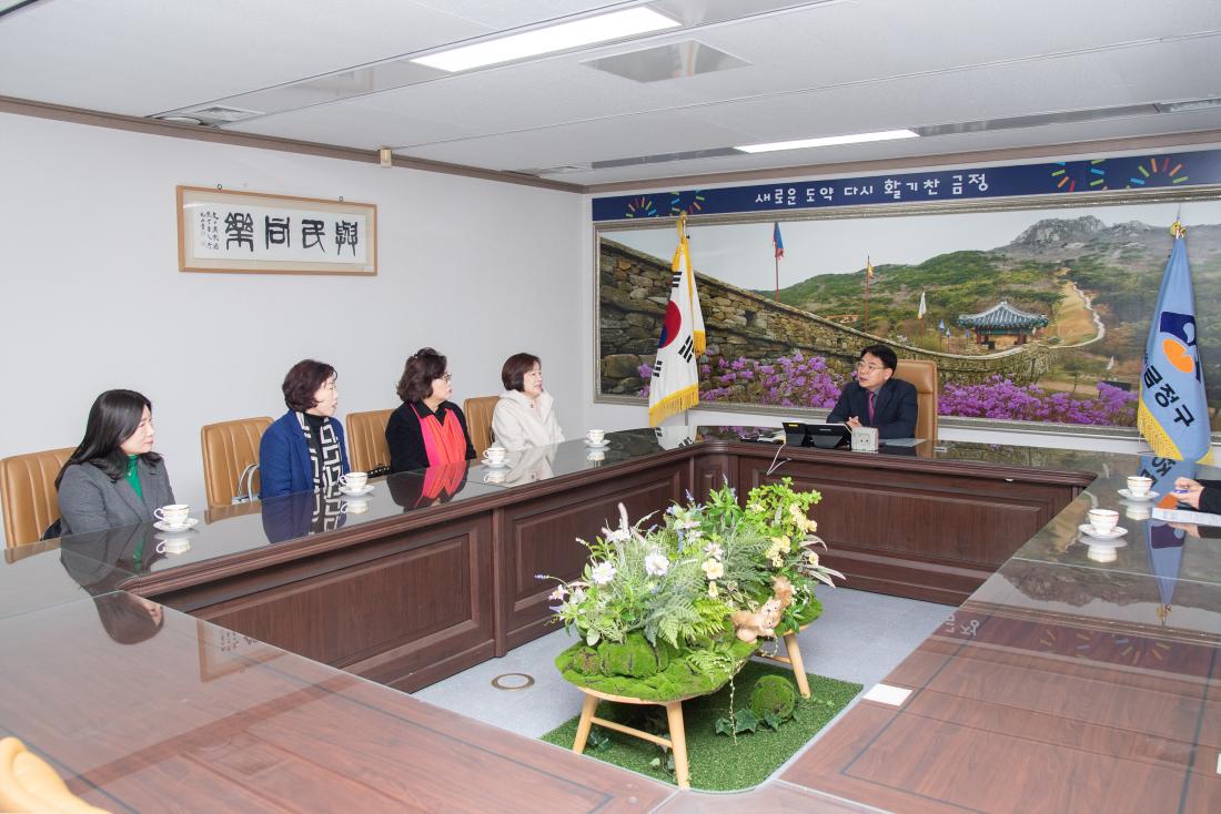 20251209_부곡동어머니폴리스회, 여성시설 생필품 기탁_5.jpg