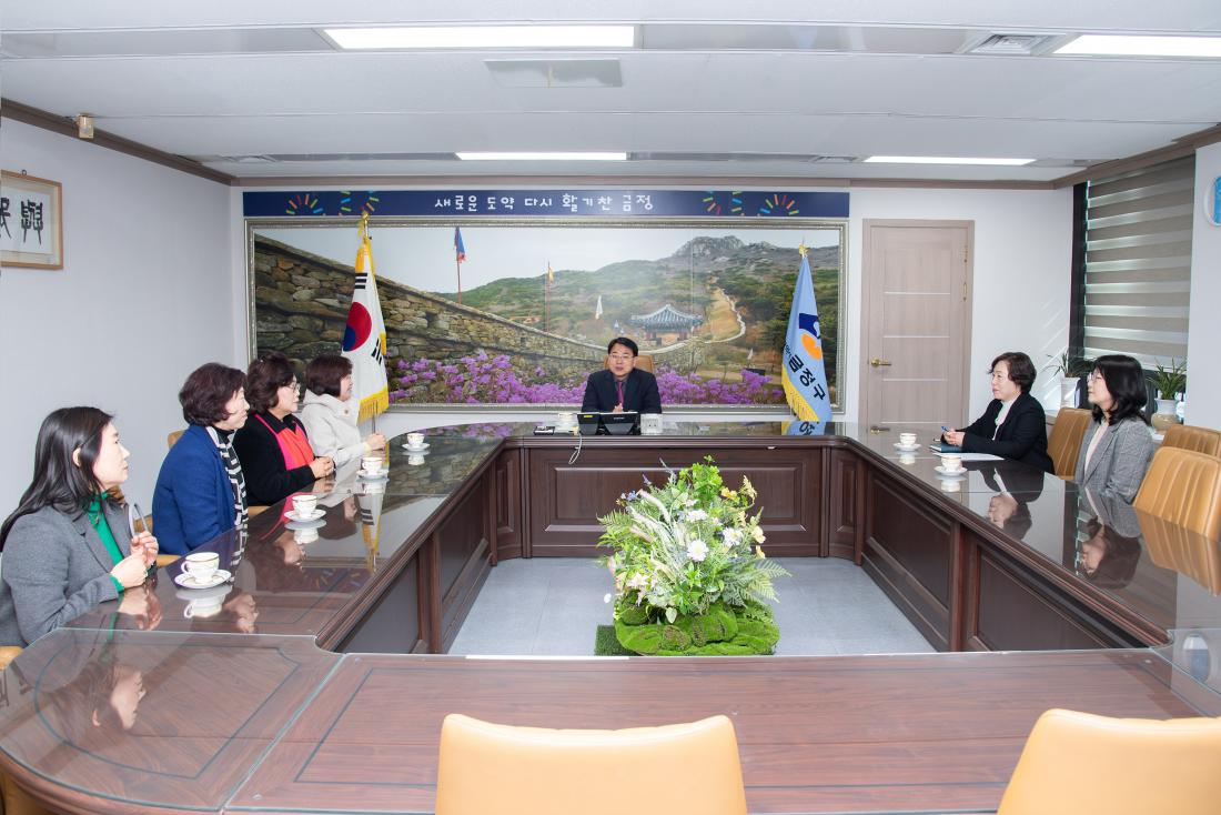 20251209_부곡동어머니폴리스회, 여성시설 생필품 기탁_2.jpg