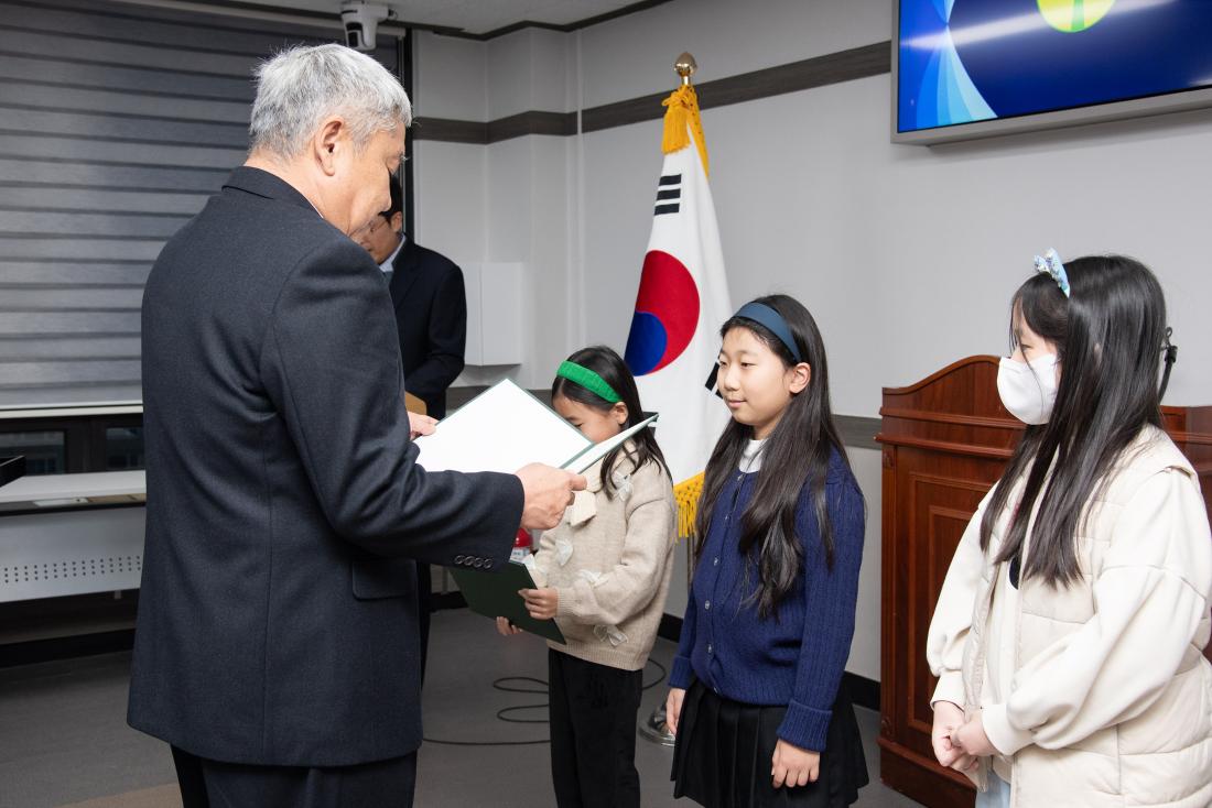 20251211_제45회 대통령기 국민독서경진대회 금정구예선  시상식_32.jpg