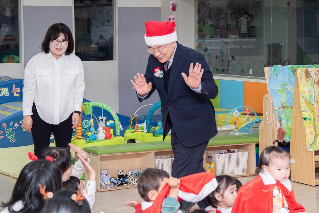 20251212_제1회 금정구청어린이집 행복나눔 예술제_10.jpg