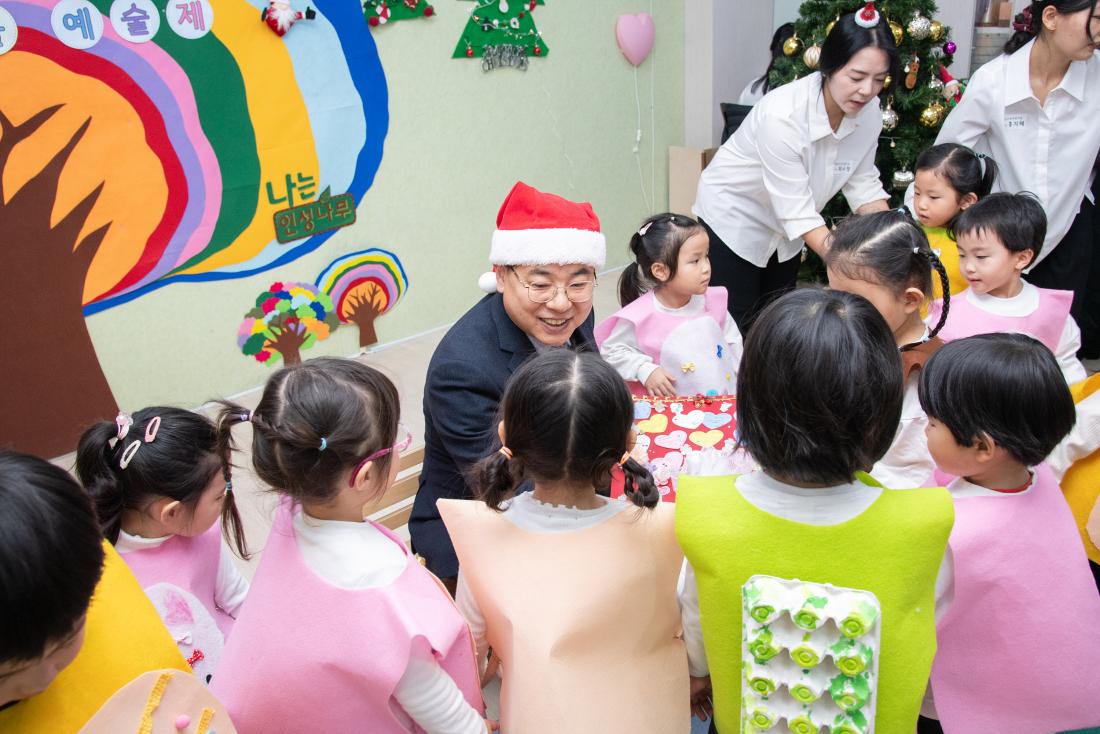 20251212_제1회 금정구청어린이집 행복나눔 예술제_7.jpg