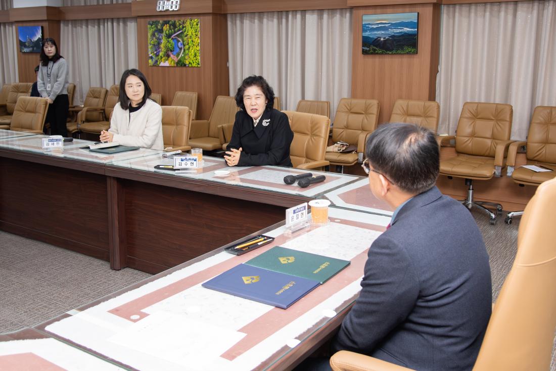 20251222_아이돌볼 서비스제공기관 운영 위.수탁 협약식_7.jpg