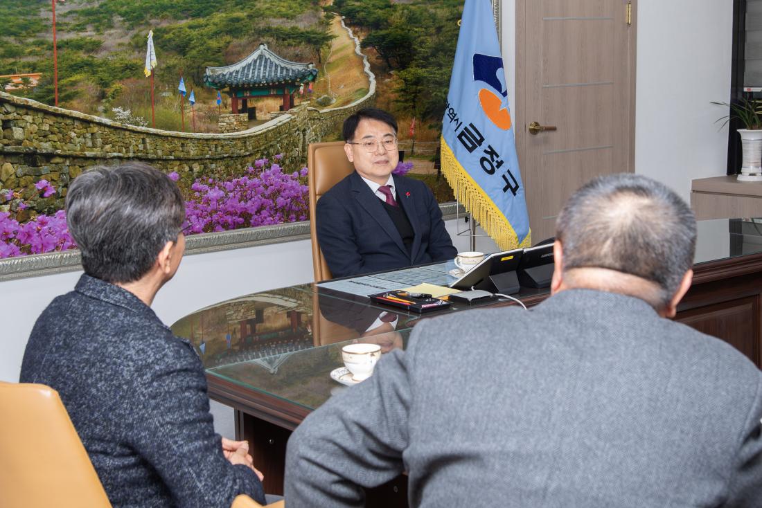 20251224_(주)금강트랜스, 이웃돕기 성금 기탁_2.jpg