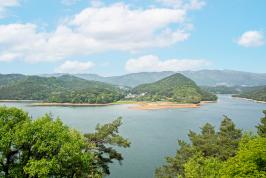 20250425_아홉산에서 바라본 회동호_1.jpg