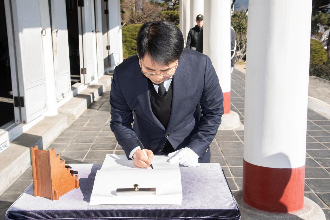 20260102_2026 신년 충렬사 참배_8.jpg