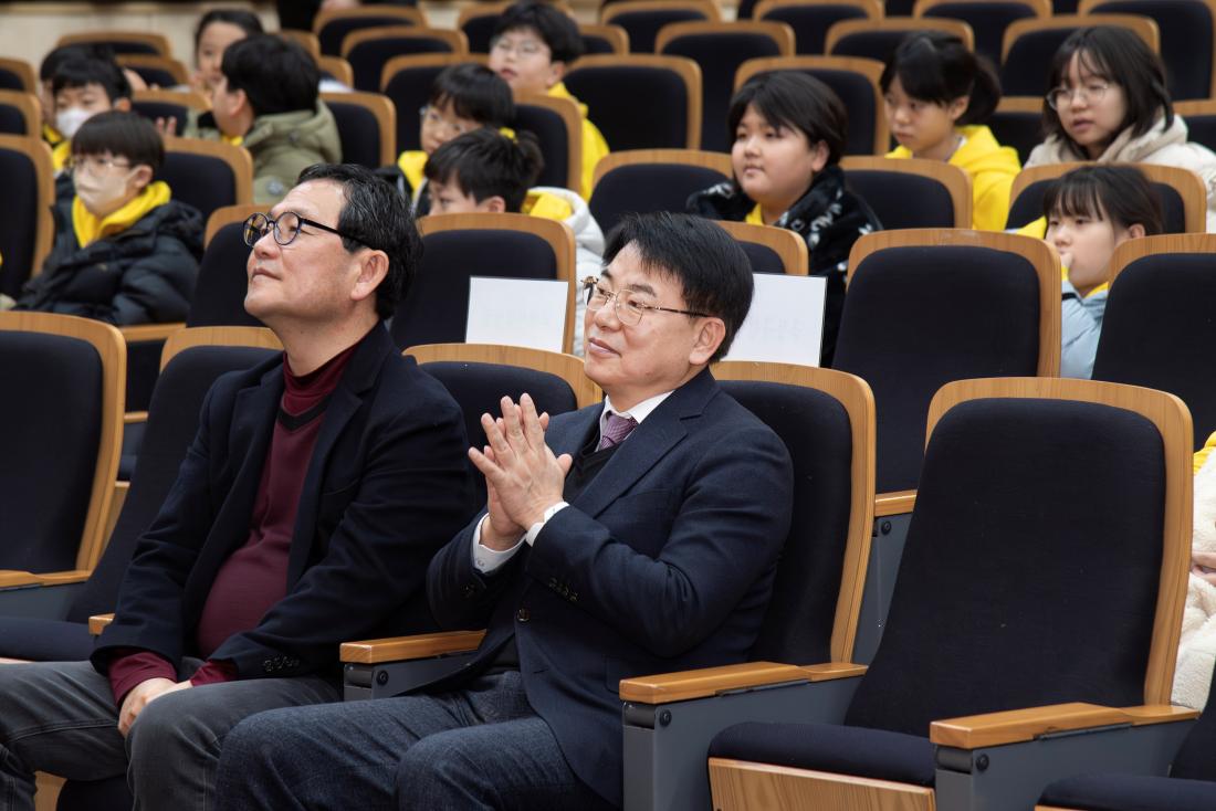 20260116_금정희망 겨울방학 어린이 영어캠프 수료식_10.jpg