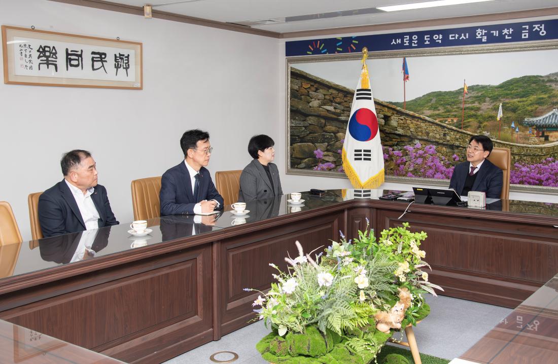 20260202_BNK 부산은행 이웃돕기 성품 기탁식_5.jpg