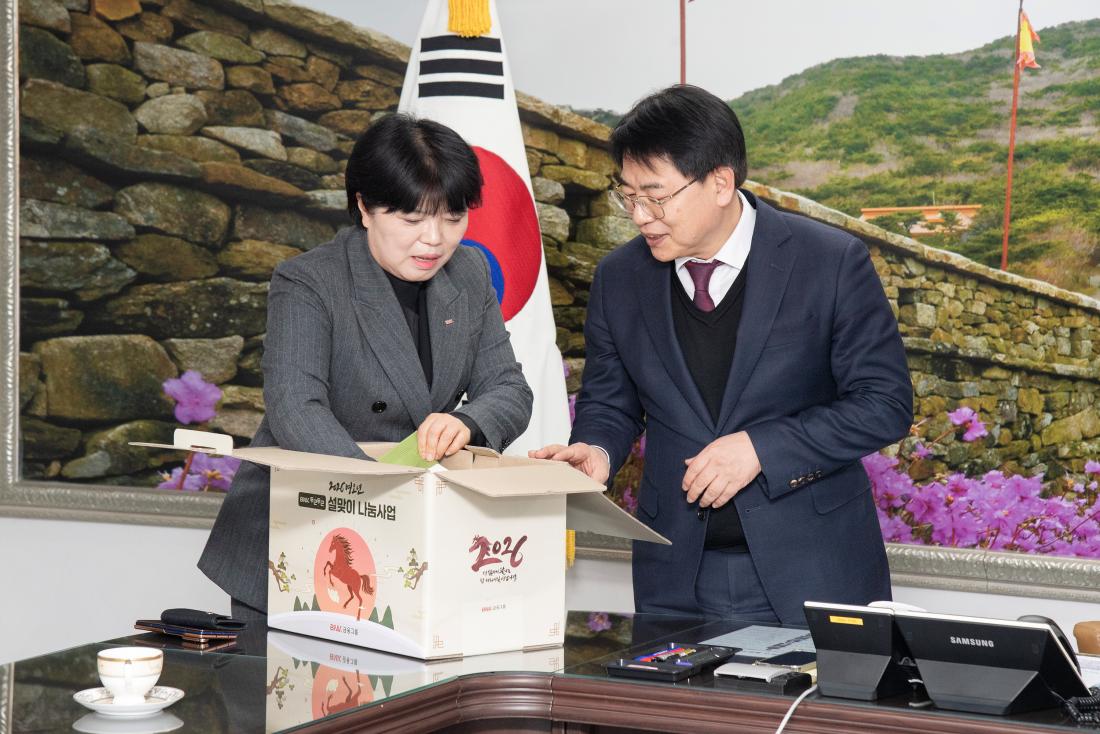 20260202_BNK 부산은행 이웃돕기 성품 기탁식_3.jpg