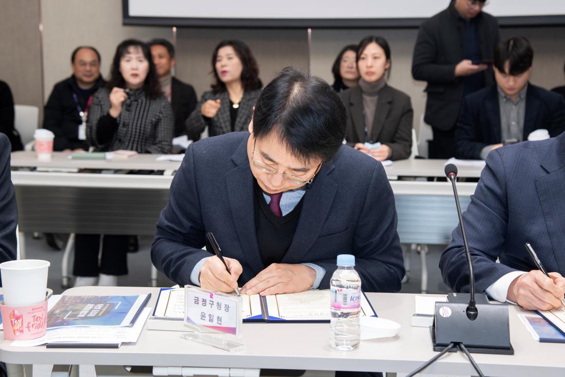 20260205_'부산형 공공지원 시장정비' 업무협약식_10.jpg