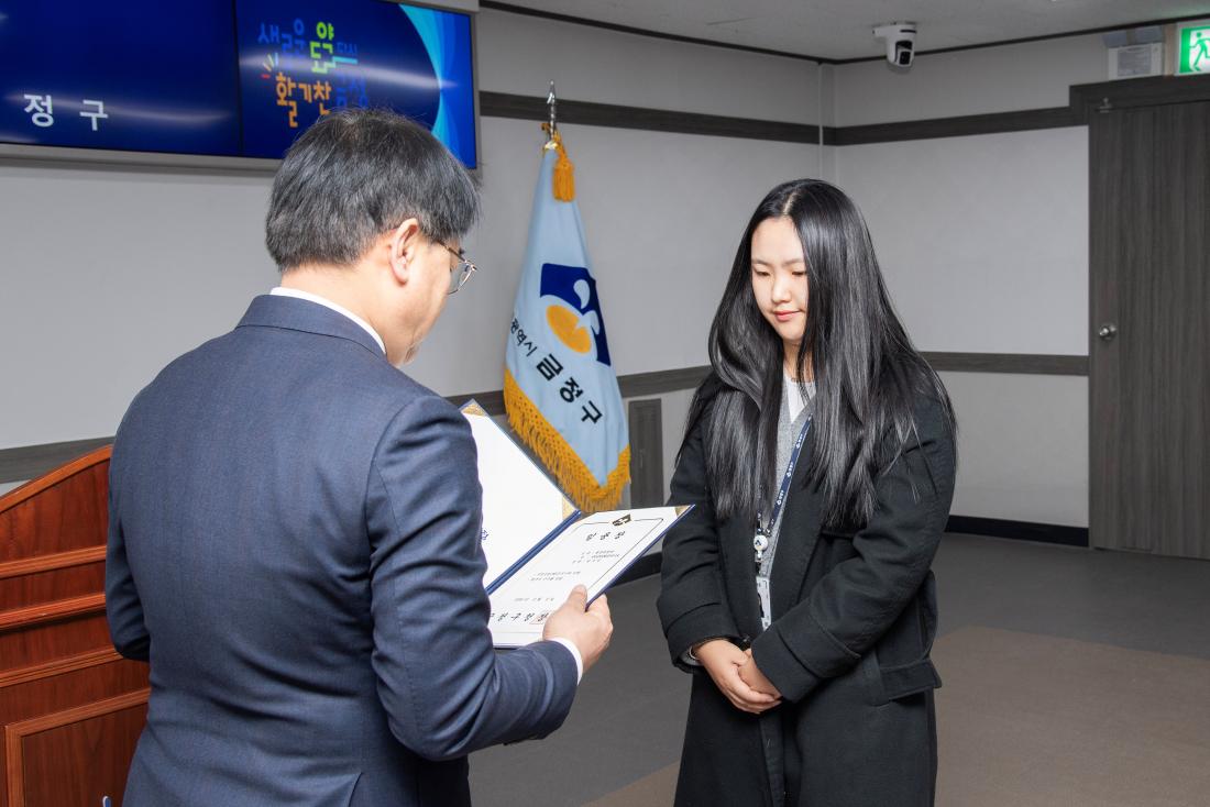 20260206_승진 직원 임용장 수여식_22.jpg