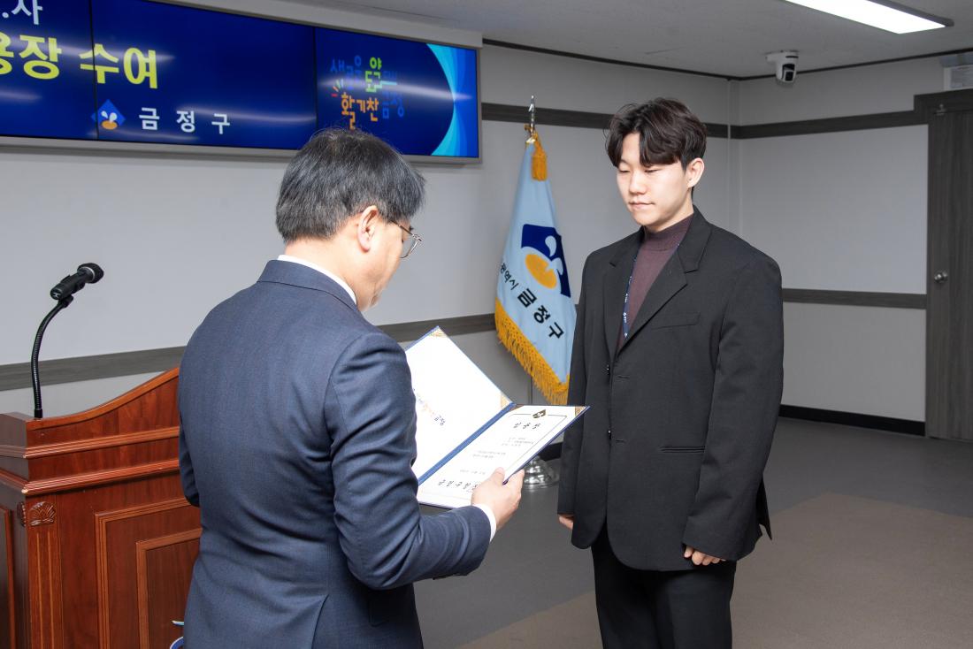 20260206_승진 직원 임용장 수여식_21.jpg