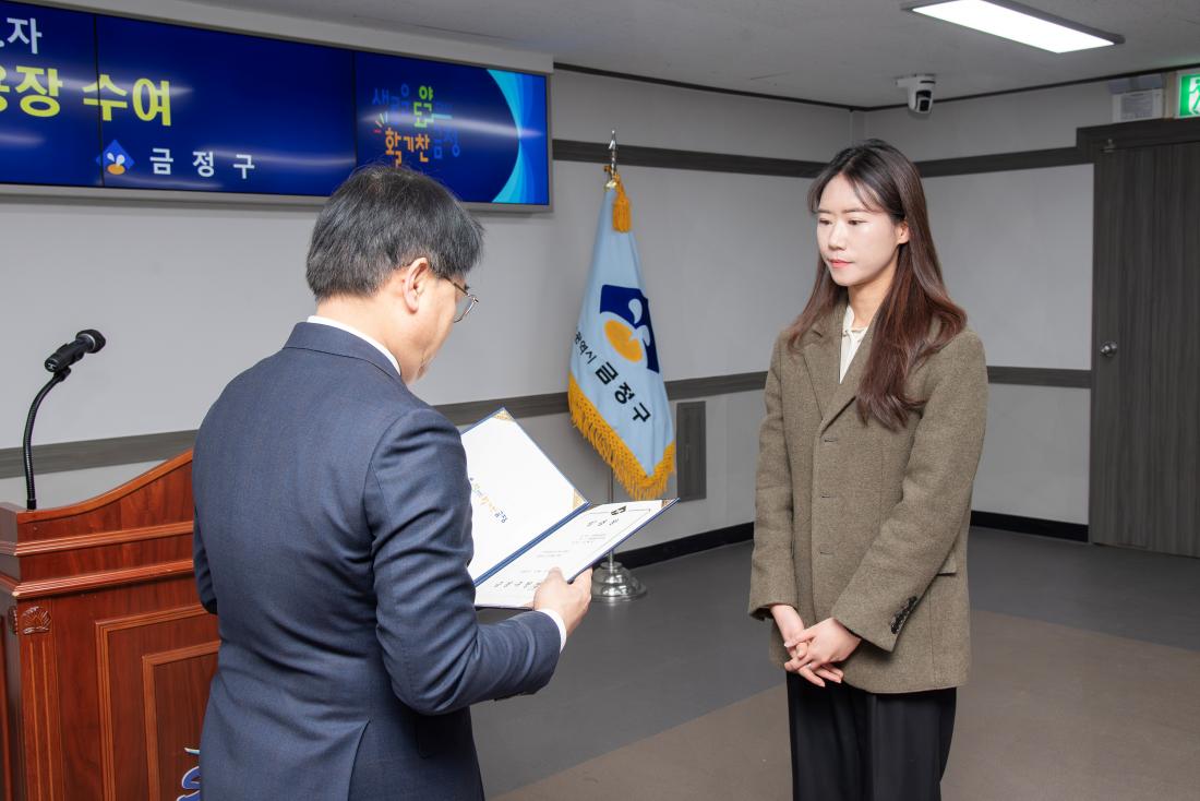 20260206_승진 직원 임용장 수여식_23.jpg
