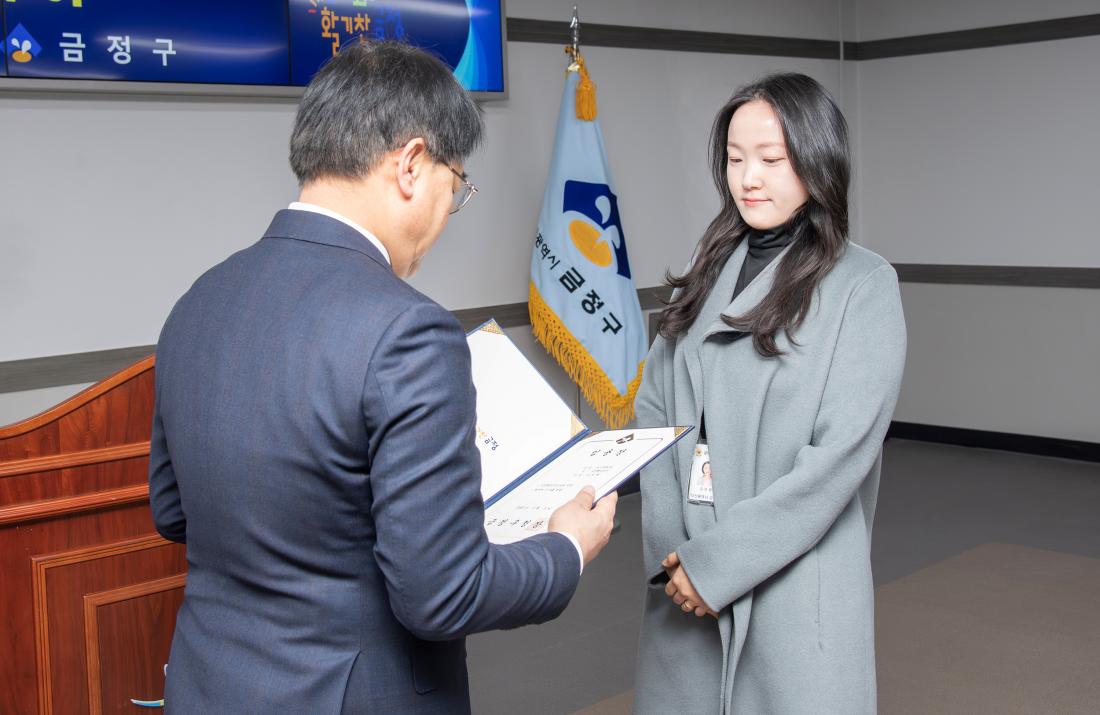 20260206_승진 직원 임용장 수여식_8.jpg