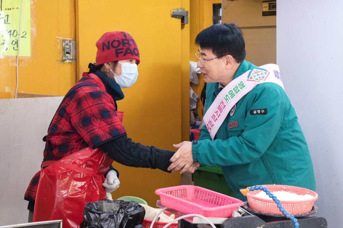 20260210_설맞이 전통시장 방문_7.jpg