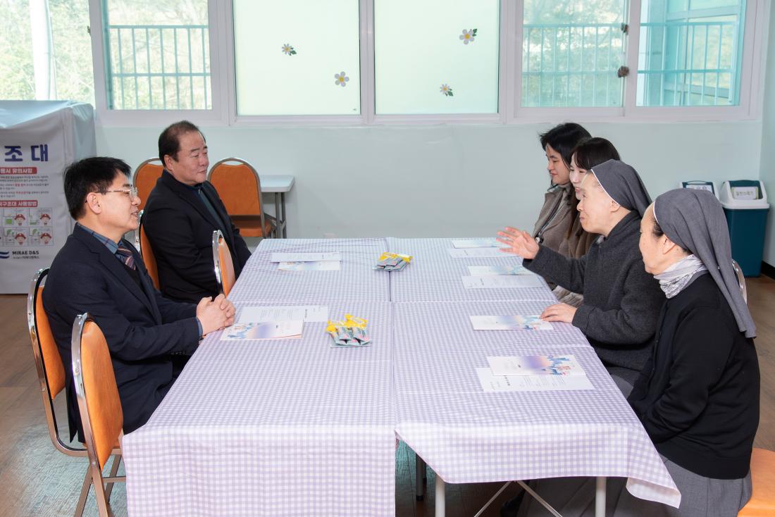 20260211_설 맞이 사회복지시설 방문_5.jpg