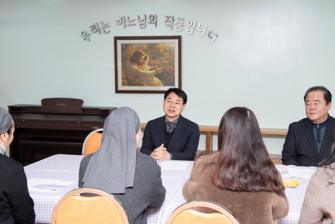 20260211_설 맞이 사회복지시설 방문_4.jpg