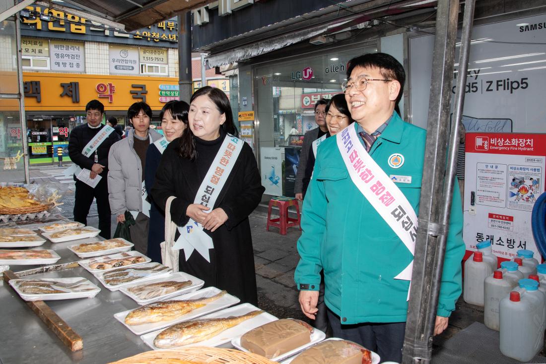 20260211_설 맞이 전통시장 현장 방문_15.jpg