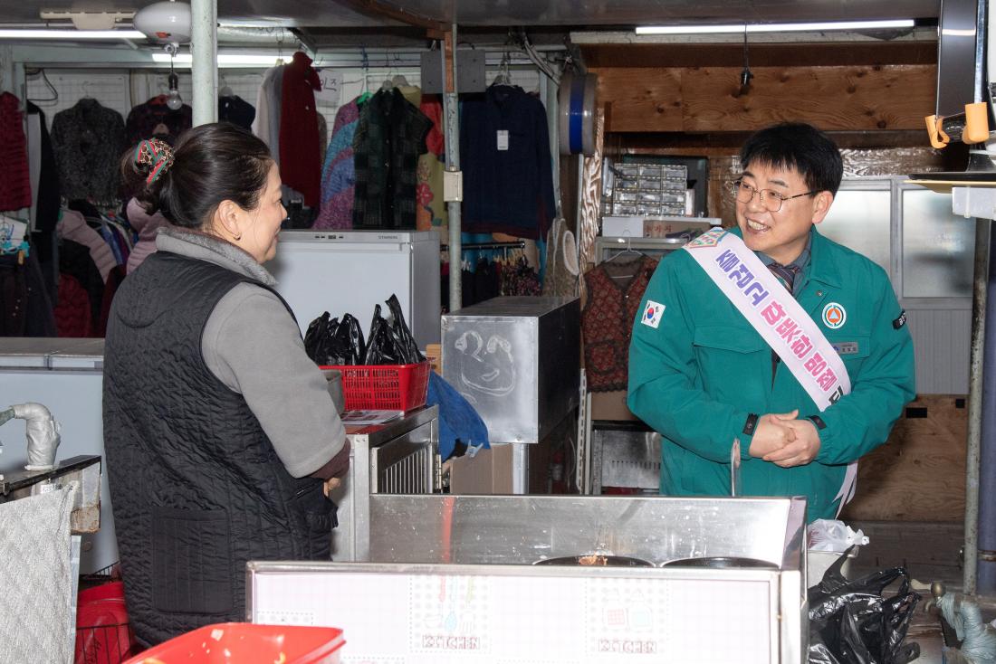 20260211_설 맞이 전통시장 현장 방문_3.jpg