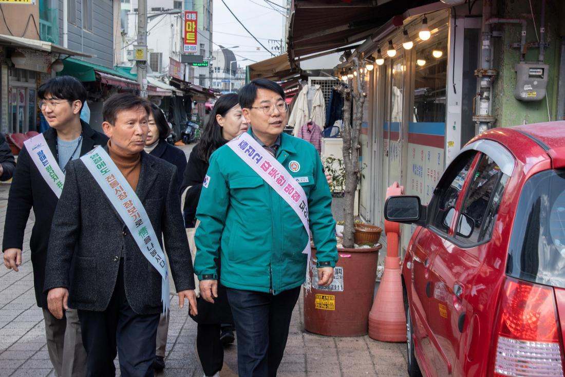 20260211_설 맞이 전통시장 현장 방문_10.jpg