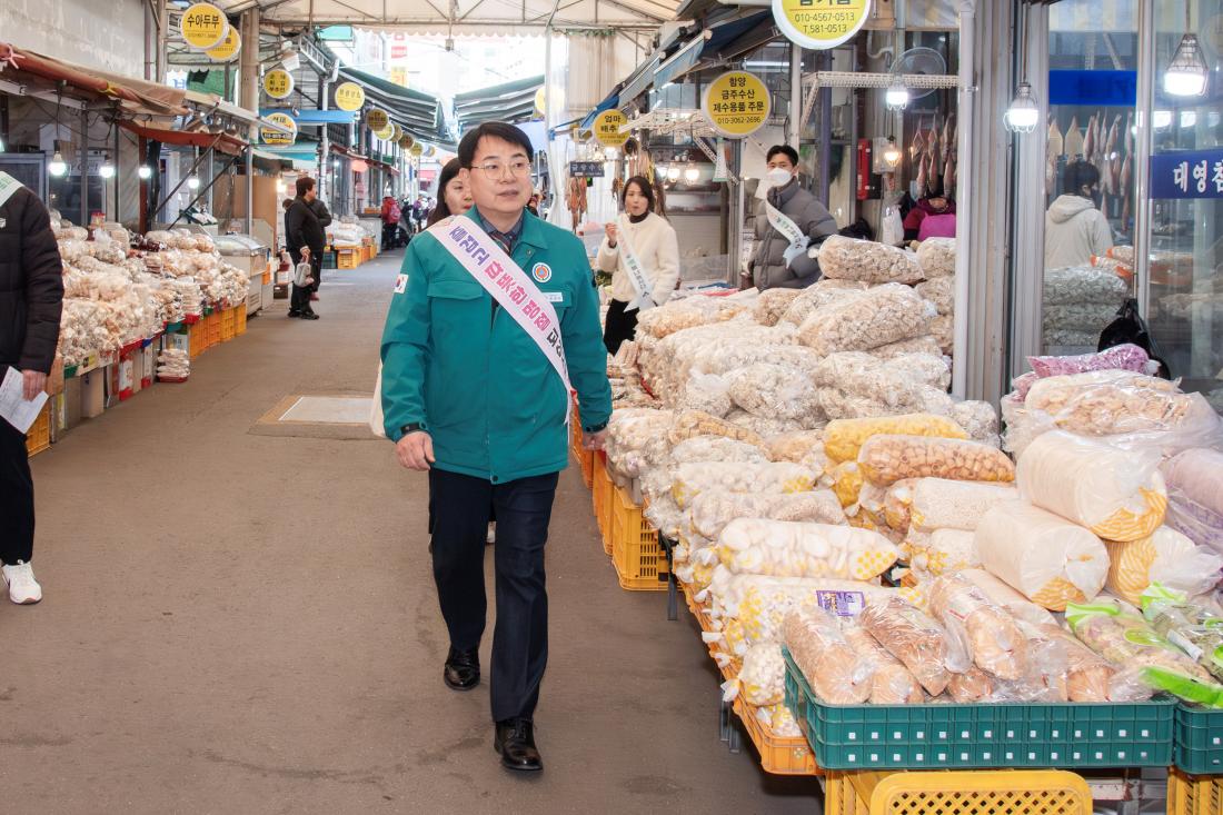 20260211_설 맞이 전통시장 현장 방문_7.jpg
