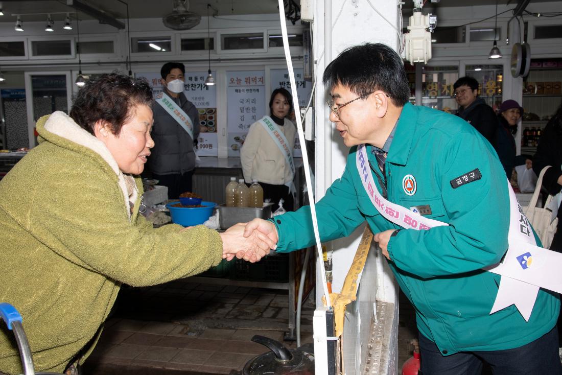 20260211_설 맞이 전통시장 현장 방문_4.jpg