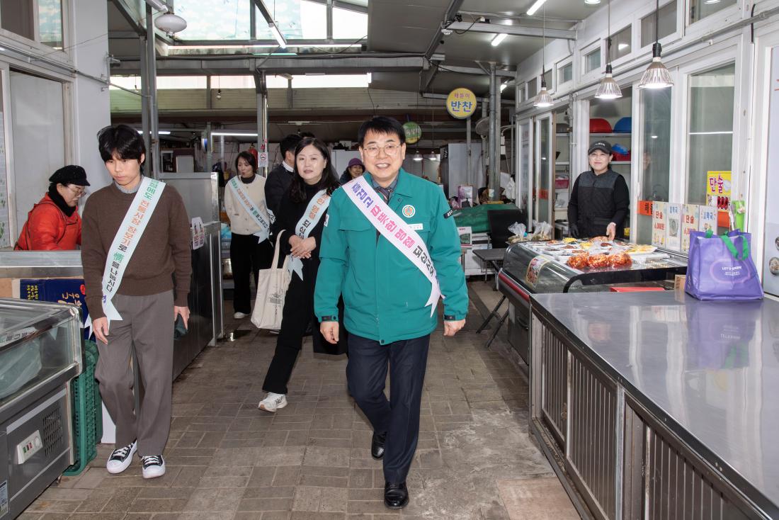 20260211_설 맞이 전통시장 현장 방문_2.jpg