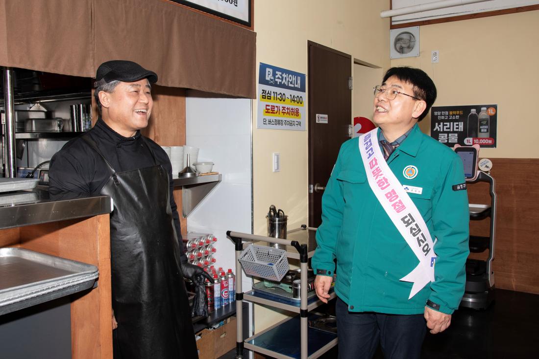 20260211_설 맞이 전통시장 현장 방문_18.jpg