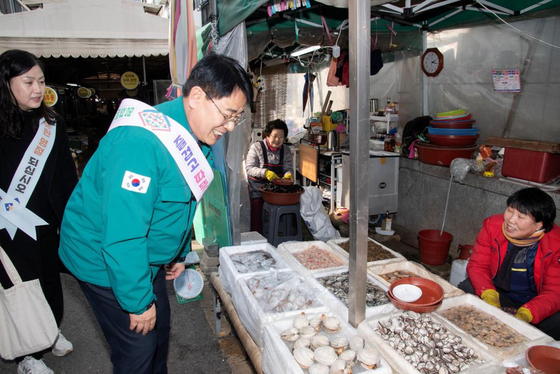 20260211_설 맞이 전통시장 현장 방문_5.jpg