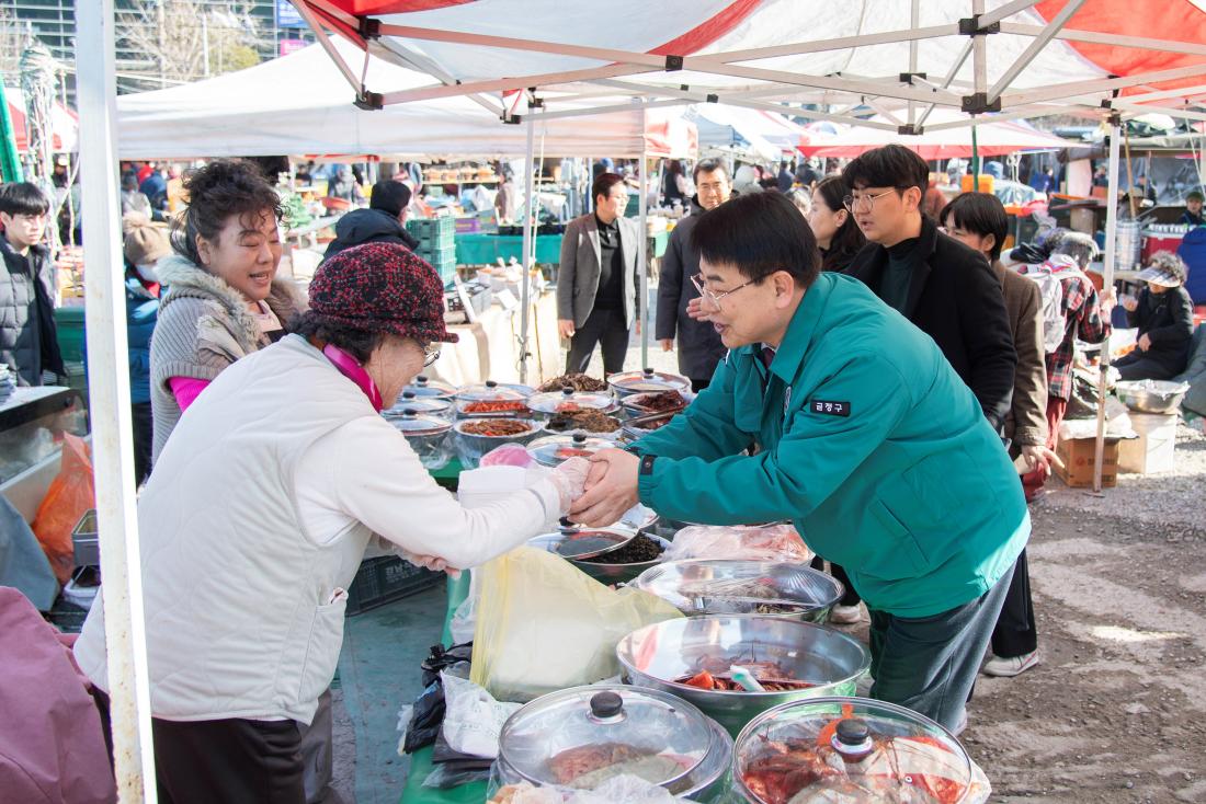 20260212_설 맞이 전통시장 방문_21.jpg