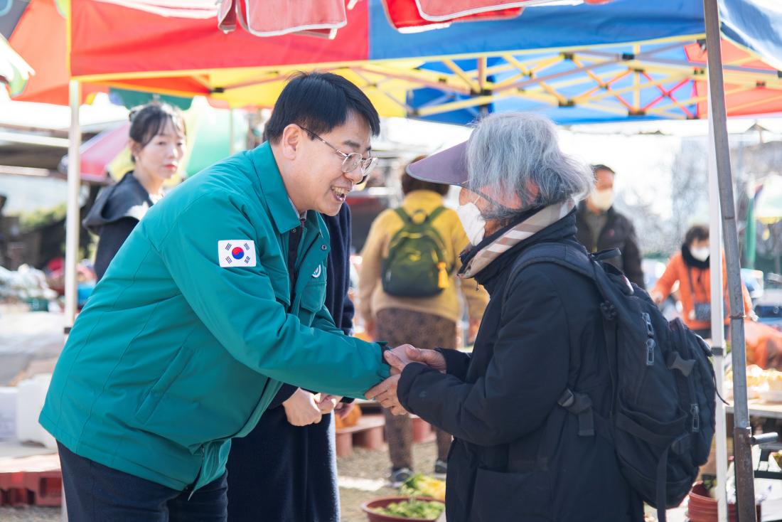 20260212_설 맞이 전통시장 방문_16.jpg