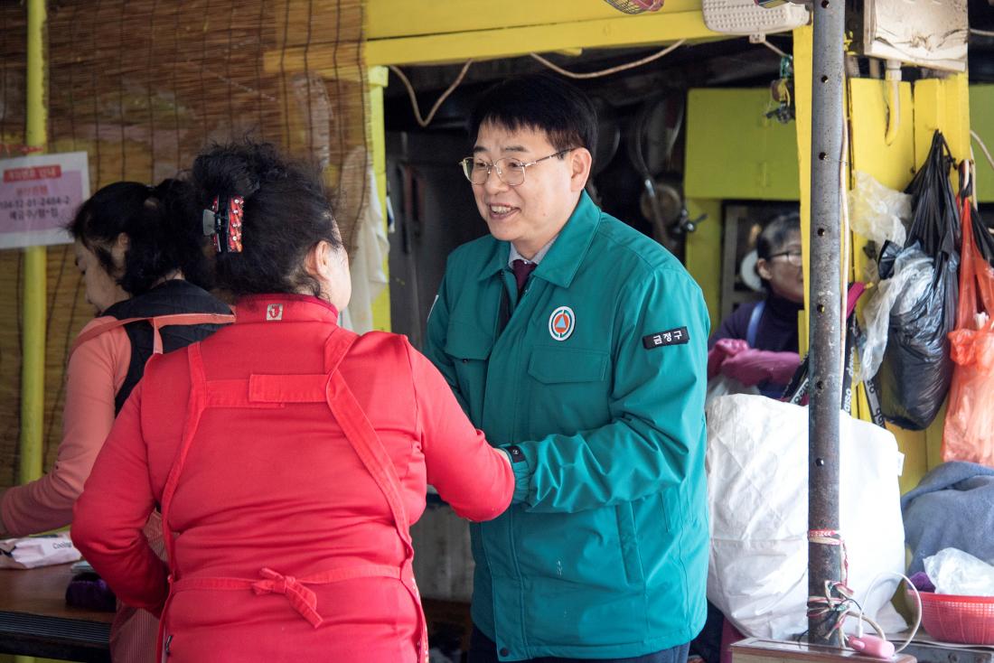 20260212_설 맞이 전통시장 방문_11.jpg