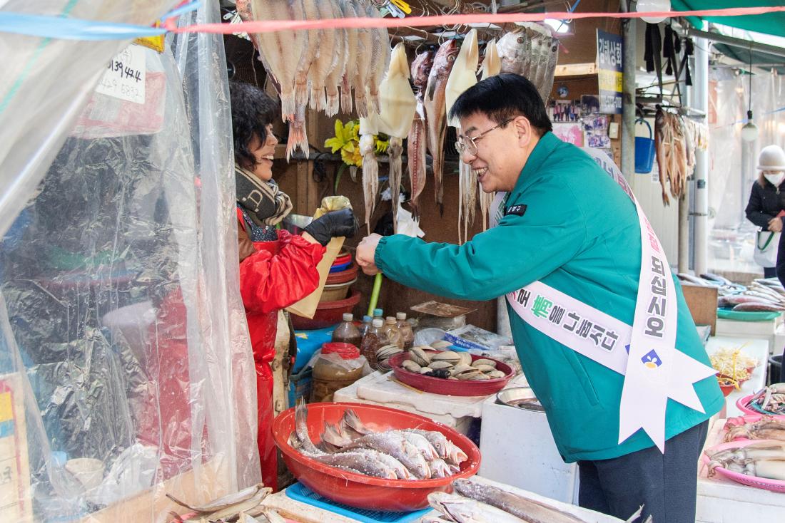 20260212_설 맞이 전통시장 방문_8.jpg