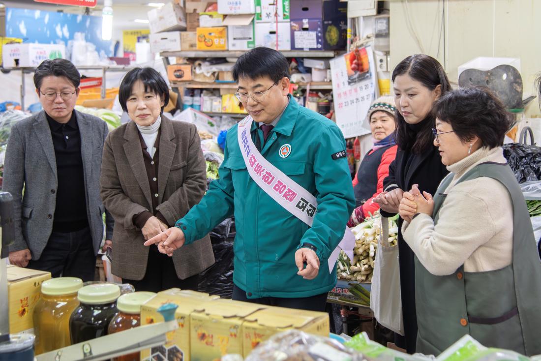 20260212_설 맞이 전통시장 방문_7.jpg