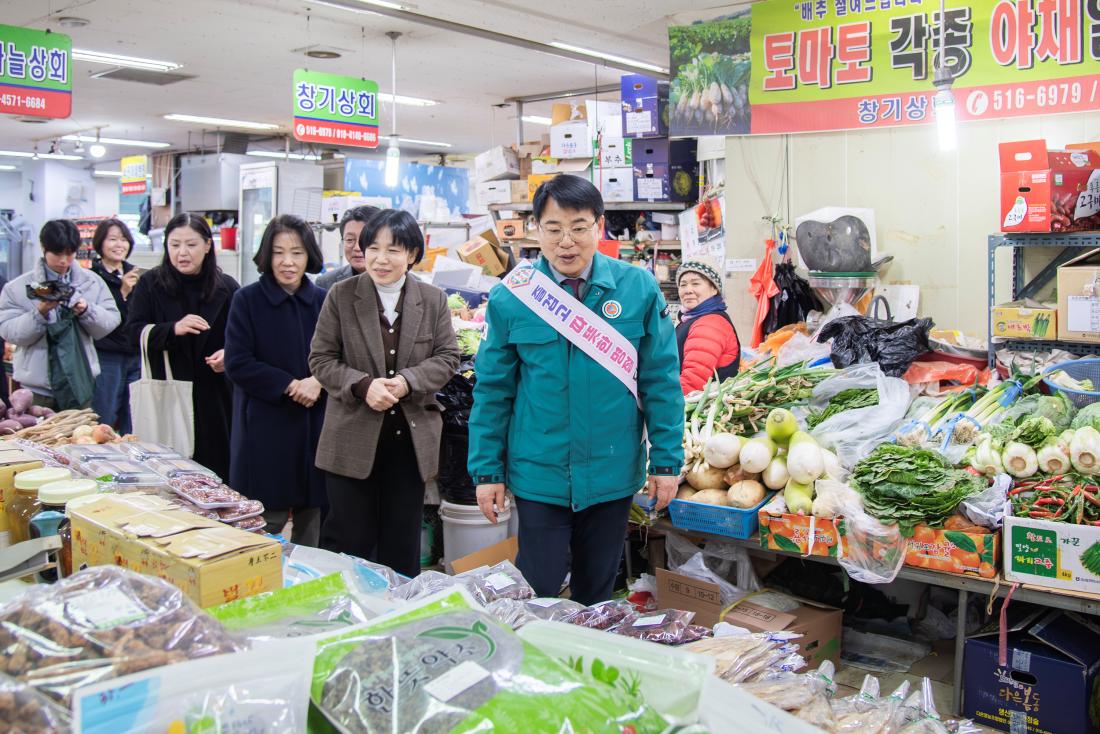 20260212_설 맞이 전통시장 방문_6.jpg