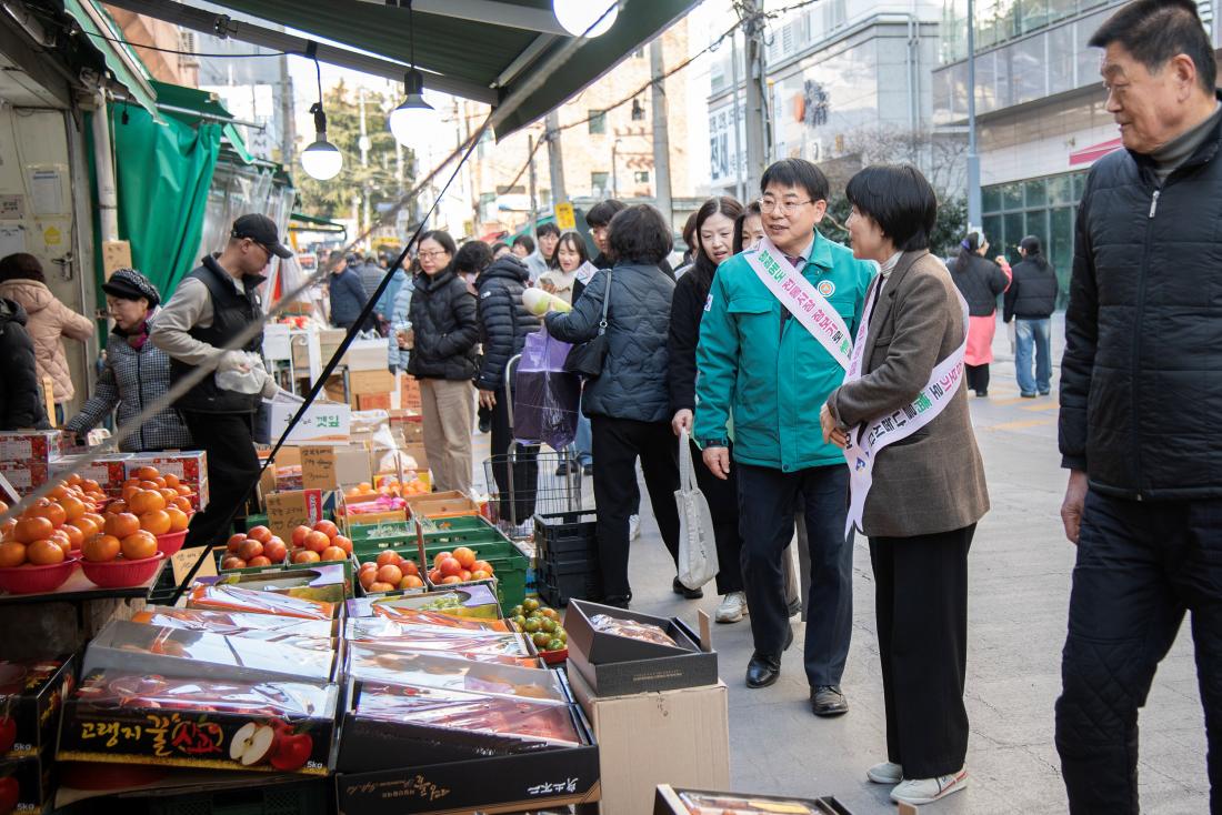 20260212_설 맞이 전통시장 방문_9.jpg