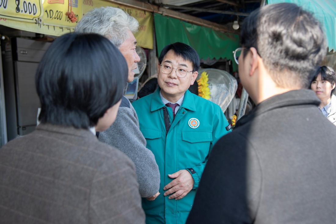 20260212_설 맞이 전통시장 방문_13.jpg