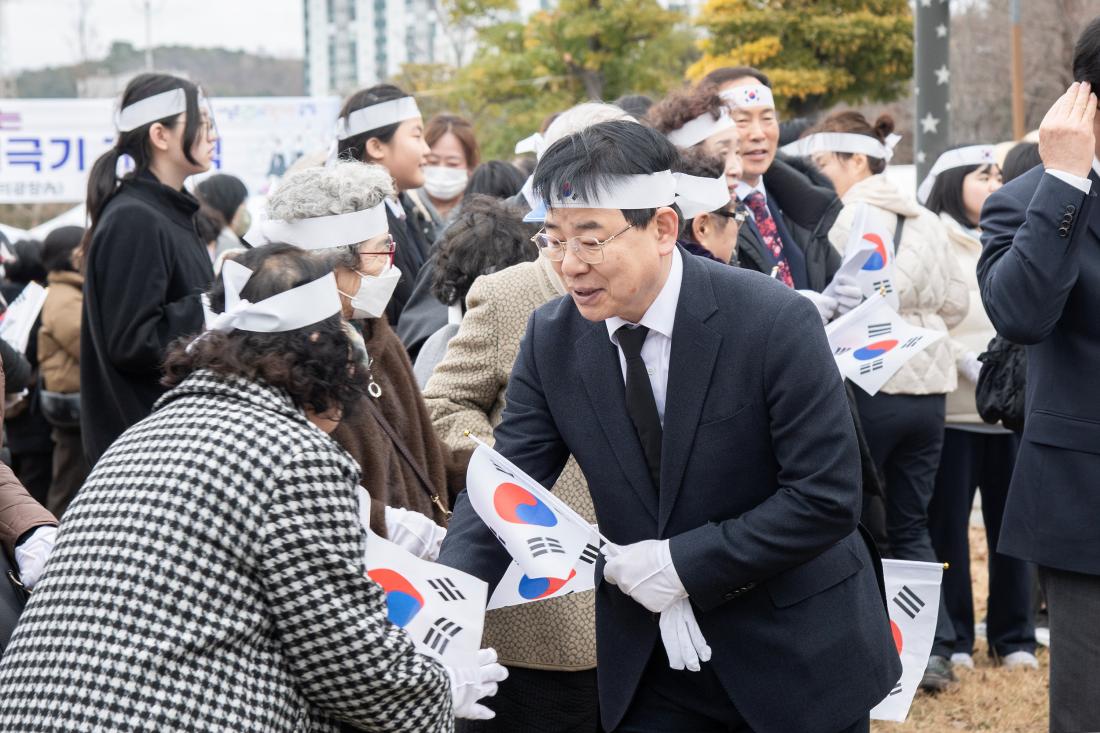 20260301_제107주년 3.1절 기념 대형태극기 게양식_35.jpg