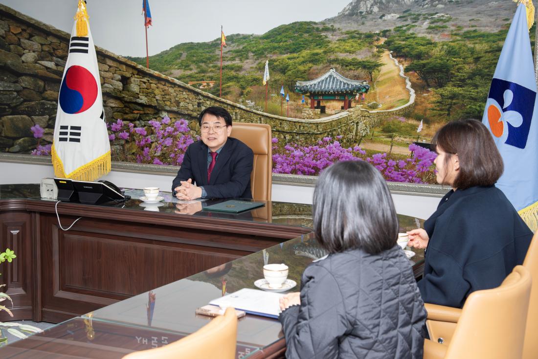 20260306_승진 직원 임용장 수여_5.jpg