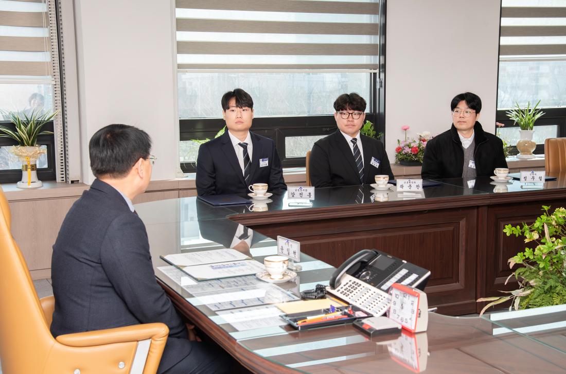 20260309_신규직원 임용장 수여_7.jpg