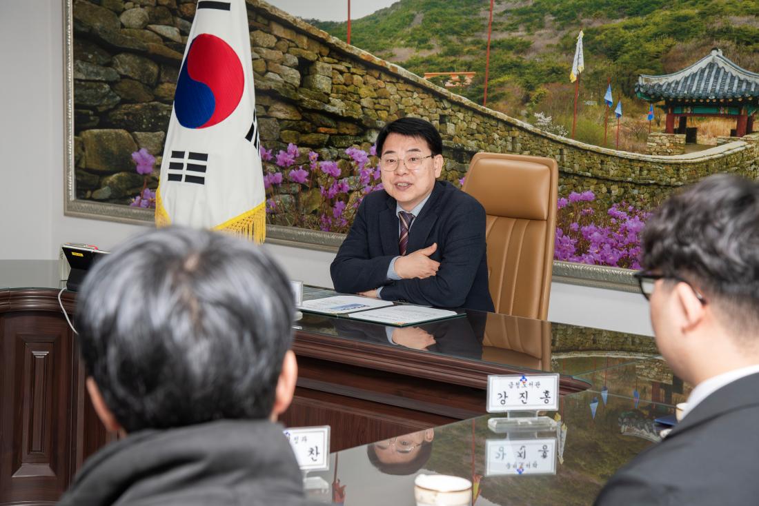 20260309_신규직원 임용장 수여_6.jpg