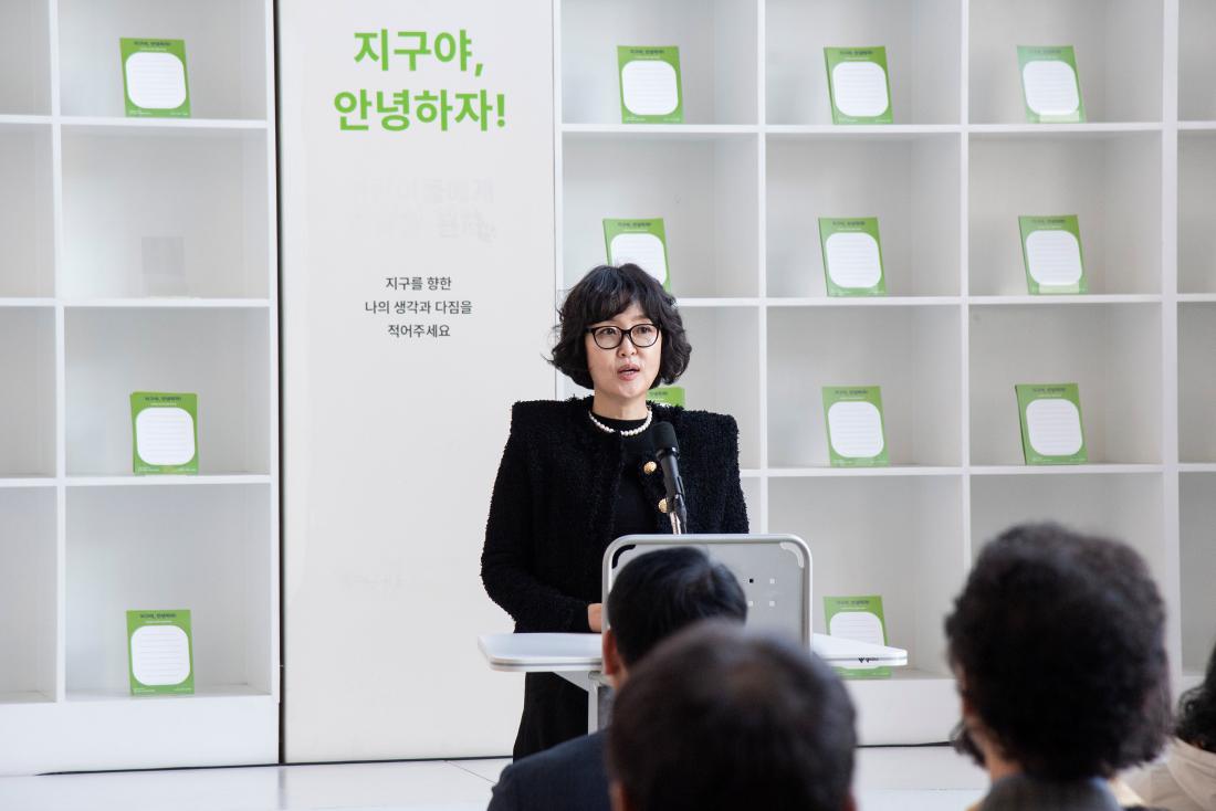 20260407_금정문화회관 기획전시 '지구  앞에 서다 - 위태로운 경계에' 개막식_18.jpg