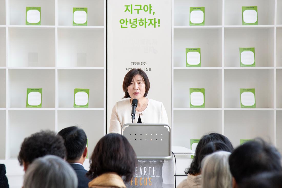20260407_금정문화회관 기획전시 '지구  앞에 서다 - 위태로운 경계에' 개막식_22.jpg