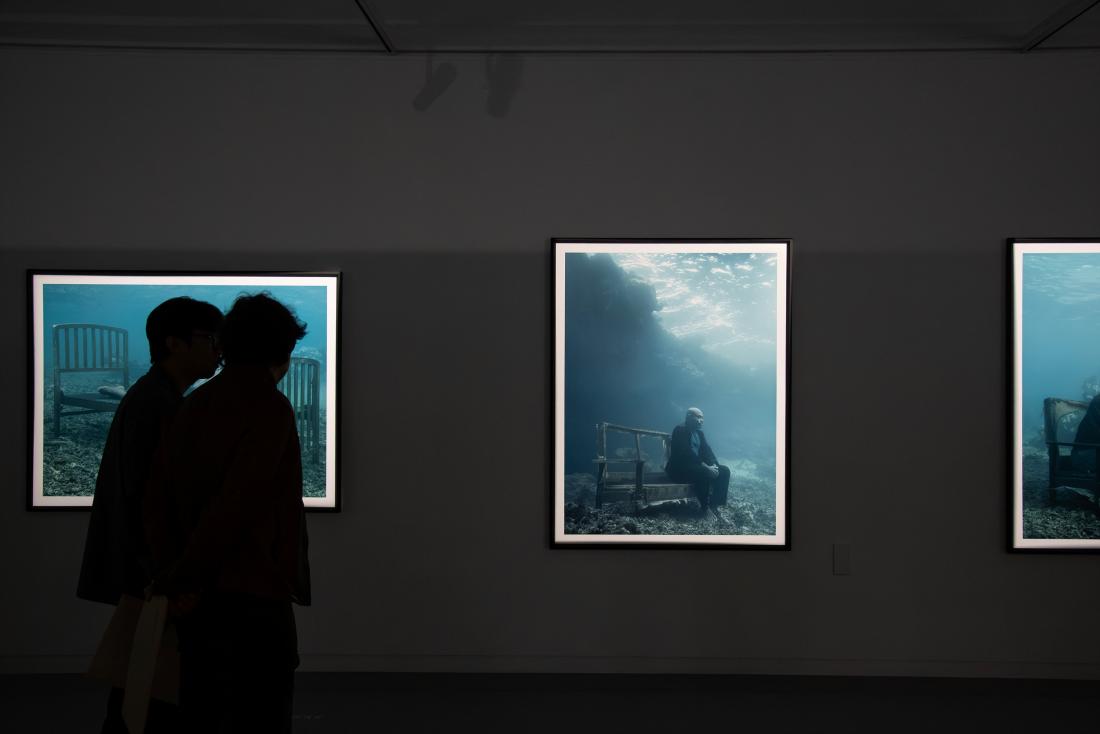 20260407_금정문화회관 기획전시 '지구  앞에 서다 - 위태로운 경계에' 개막식_30.jpg