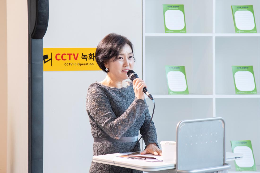 20260407_금정문화회관 기획전시 '지구  앞에 서다 - 위태로운 경계에' 개막식_14.jpg